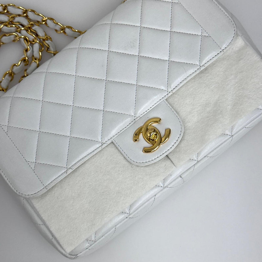 Chanel Borsa Vintage Classic Flap bianca in pelle matelassé