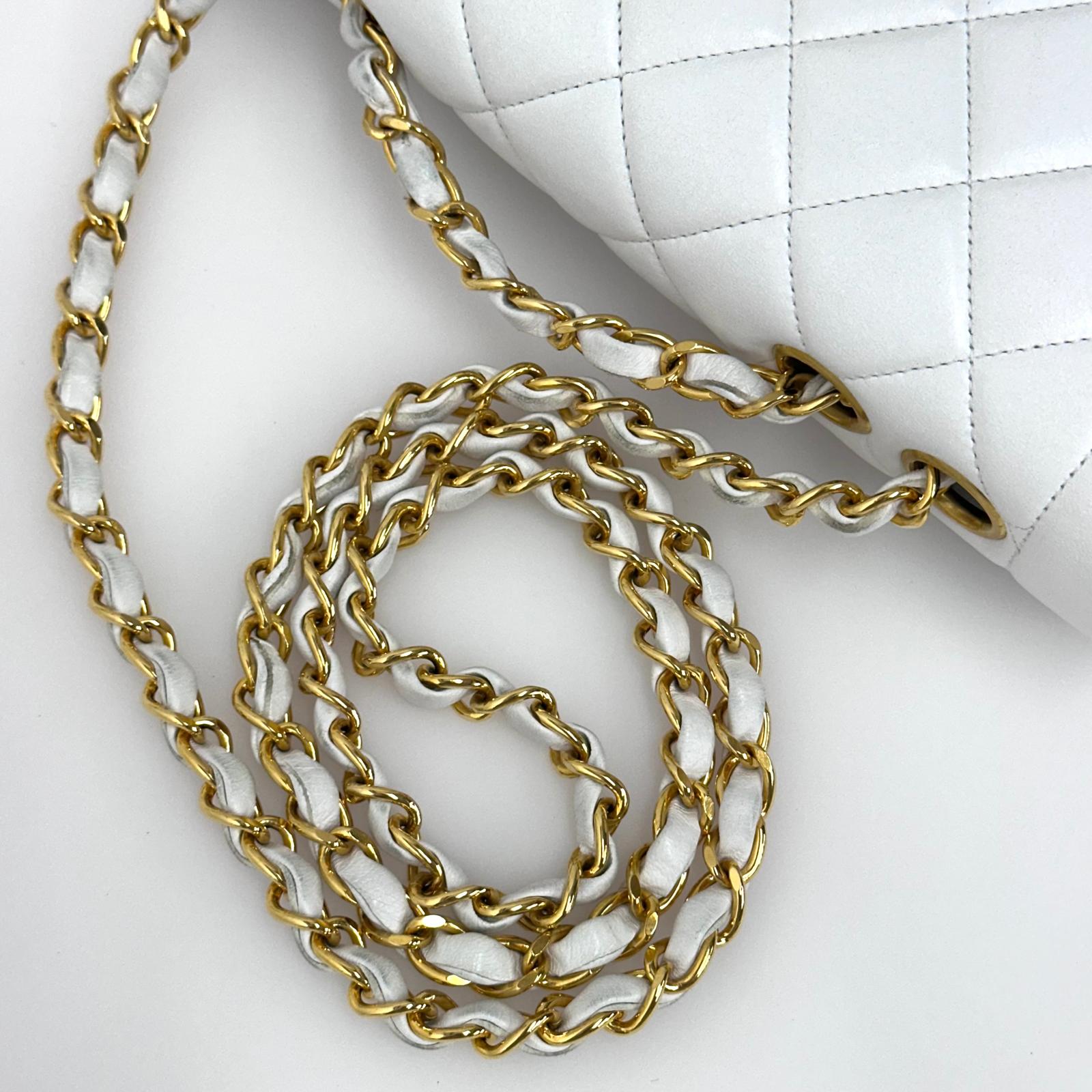 Chanel Borsa Vintage Classic Flap bianca in pelle matelassé