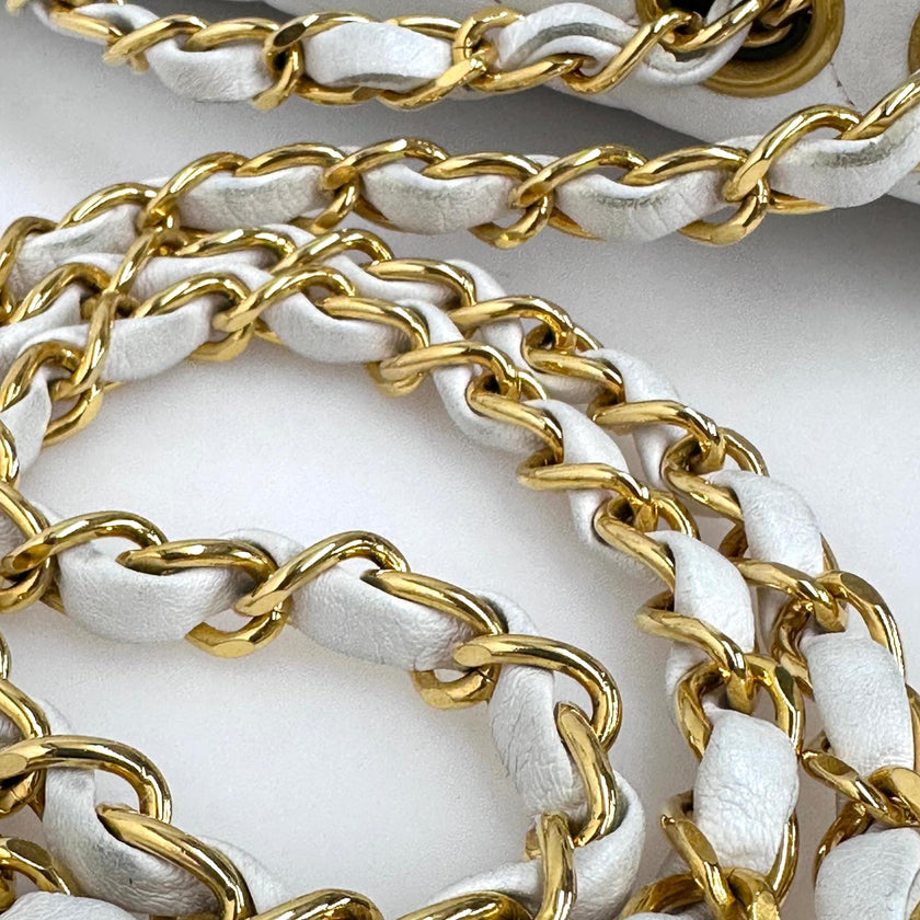 Chanel Borsa Vintage Classic Flap bianca in pelle matelassé