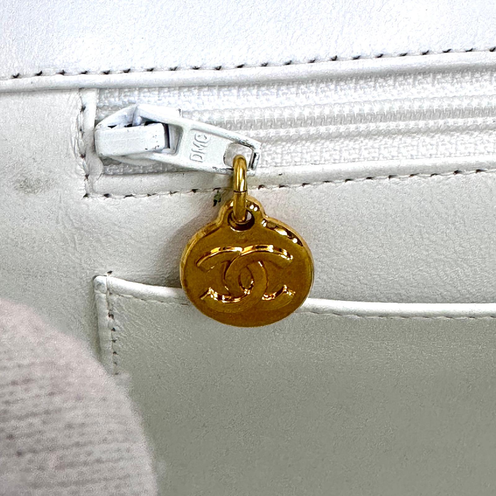 Chanel Borsa Vintage Classic Flap bianca in pelle matelassé