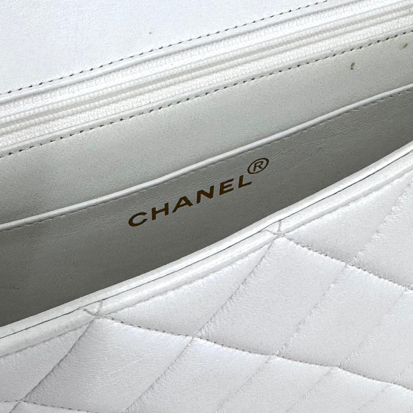 Chanel Borsa Vintage Classic Flap bianca in pelle matelassé