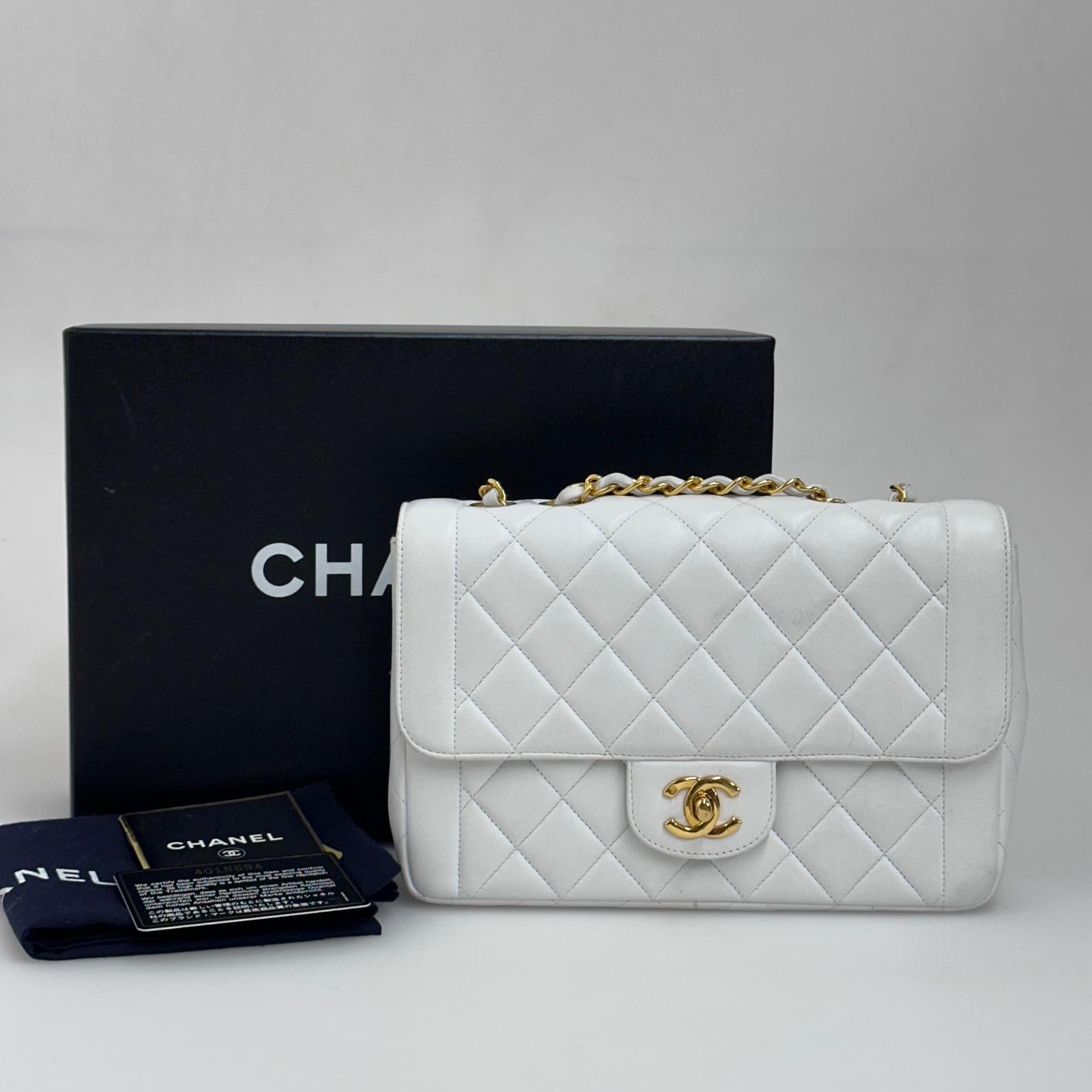 Chanel Borsa Vintage Classic Flap bianca in pelle matelassé