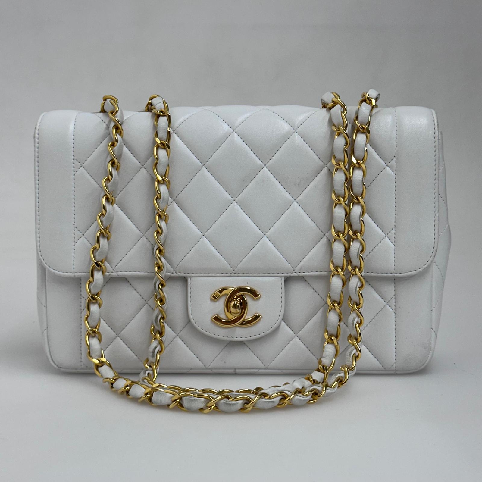 Chanel Borsa Vintage Classic Flap bianca in pelle matelassé