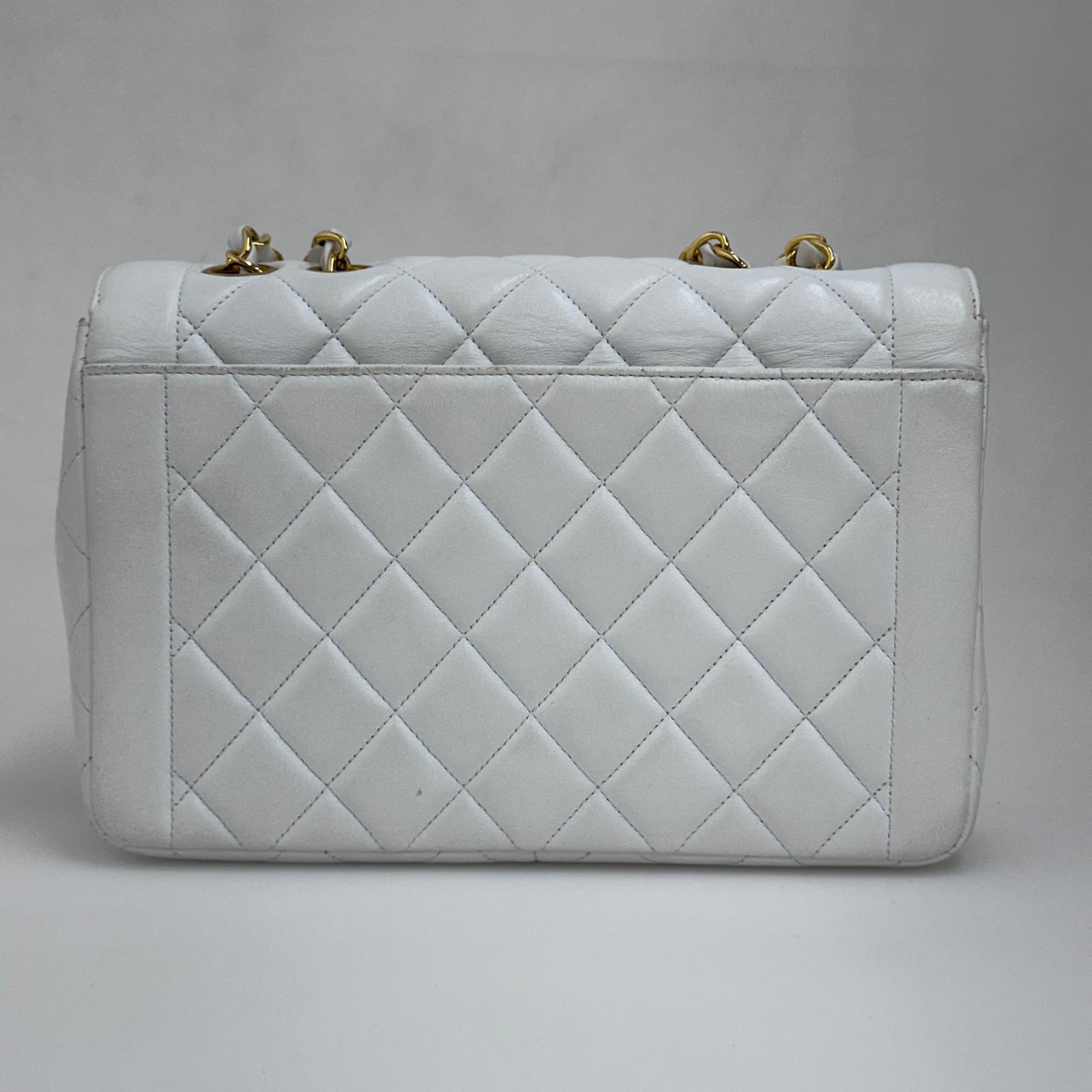 Chanel Borsa Vintage Classic Flap bianca in pelle matelassé