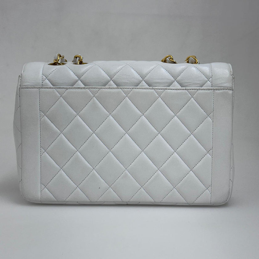 Chanel Borsa Vintage Classic Flap bianca in pelle matelassé