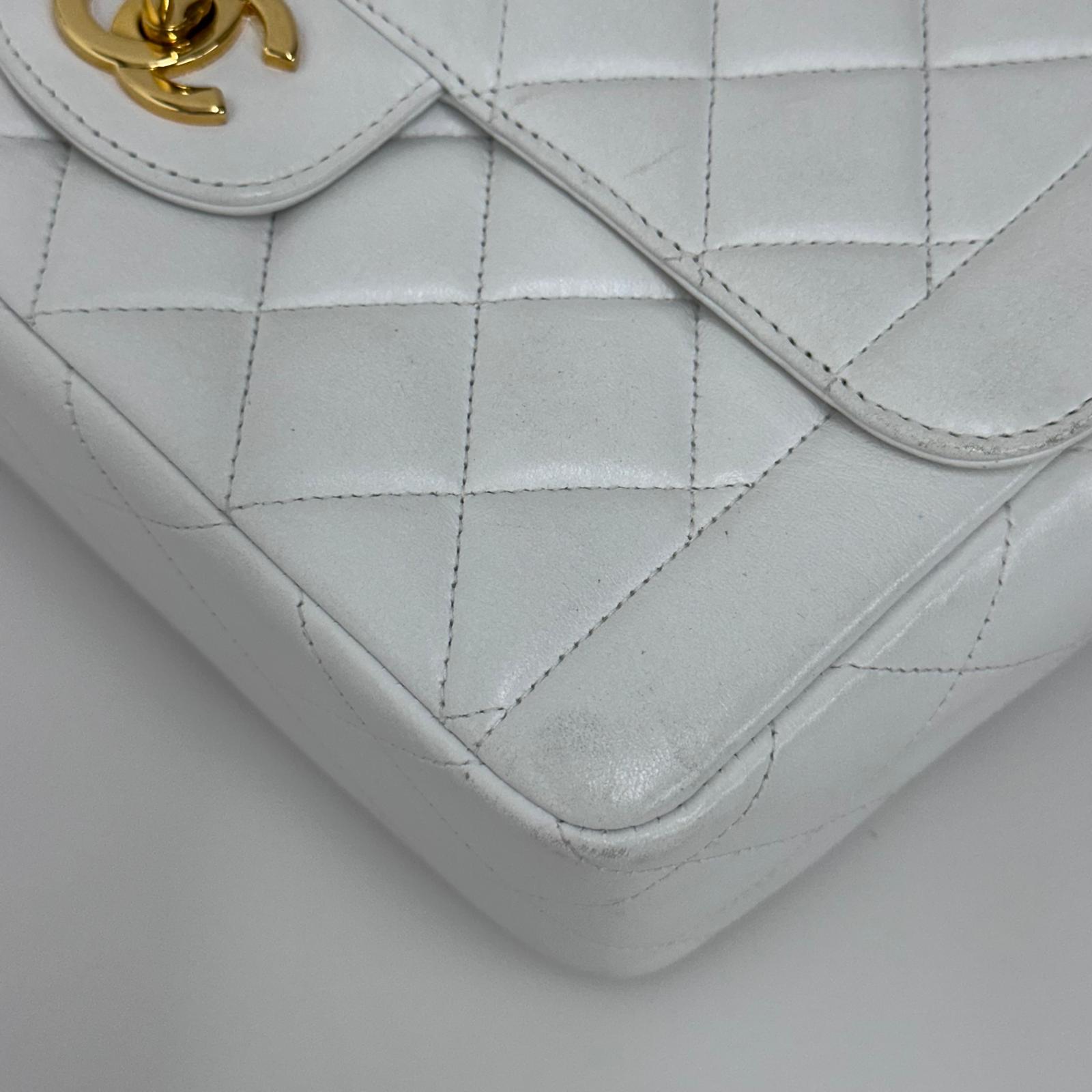 Chanel Borsa Vintage Classic Flap bianca in pelle matelassé