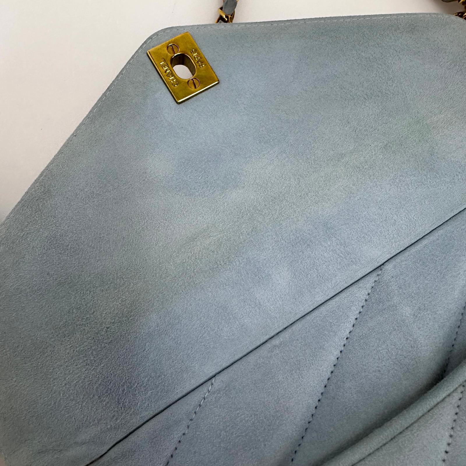 Chanel Borsa a Spalla Camera Bag in Pelle Scamosciata Celeste