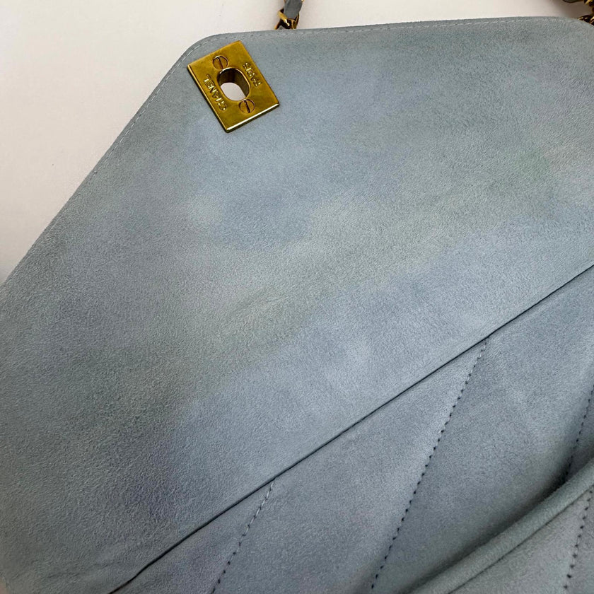 Chanel Borsa a Spalla Camera Bag in Pelle Scamosciata Celeste