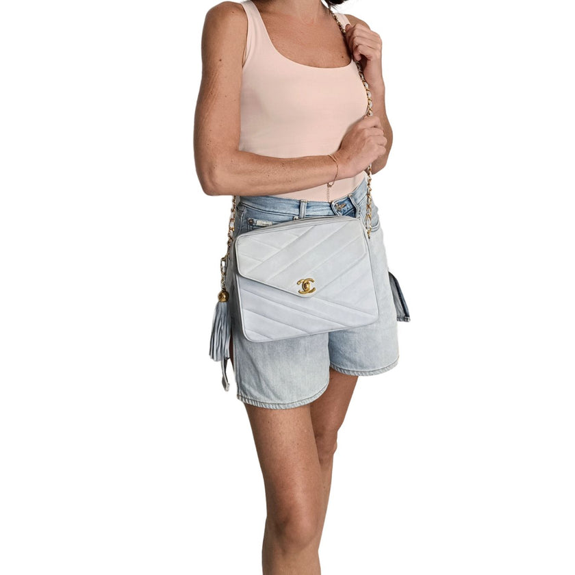 Chanel Borsa a Spalla Camera Bag in Pelle Scamosciata Celeste