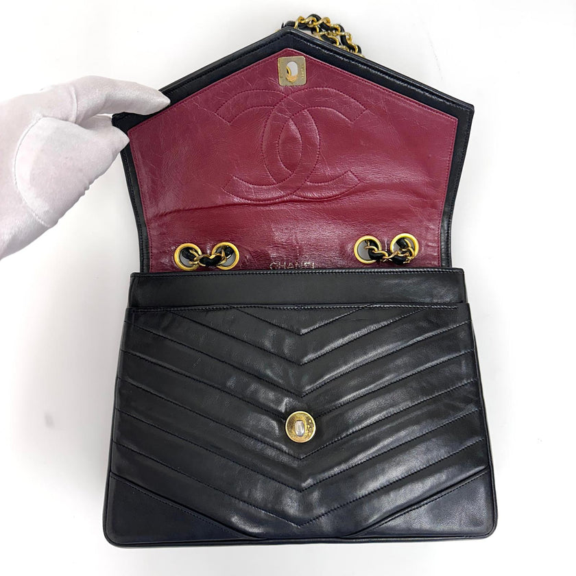 Chanel Borsa a spalla Chevron Vintage nera in pelle