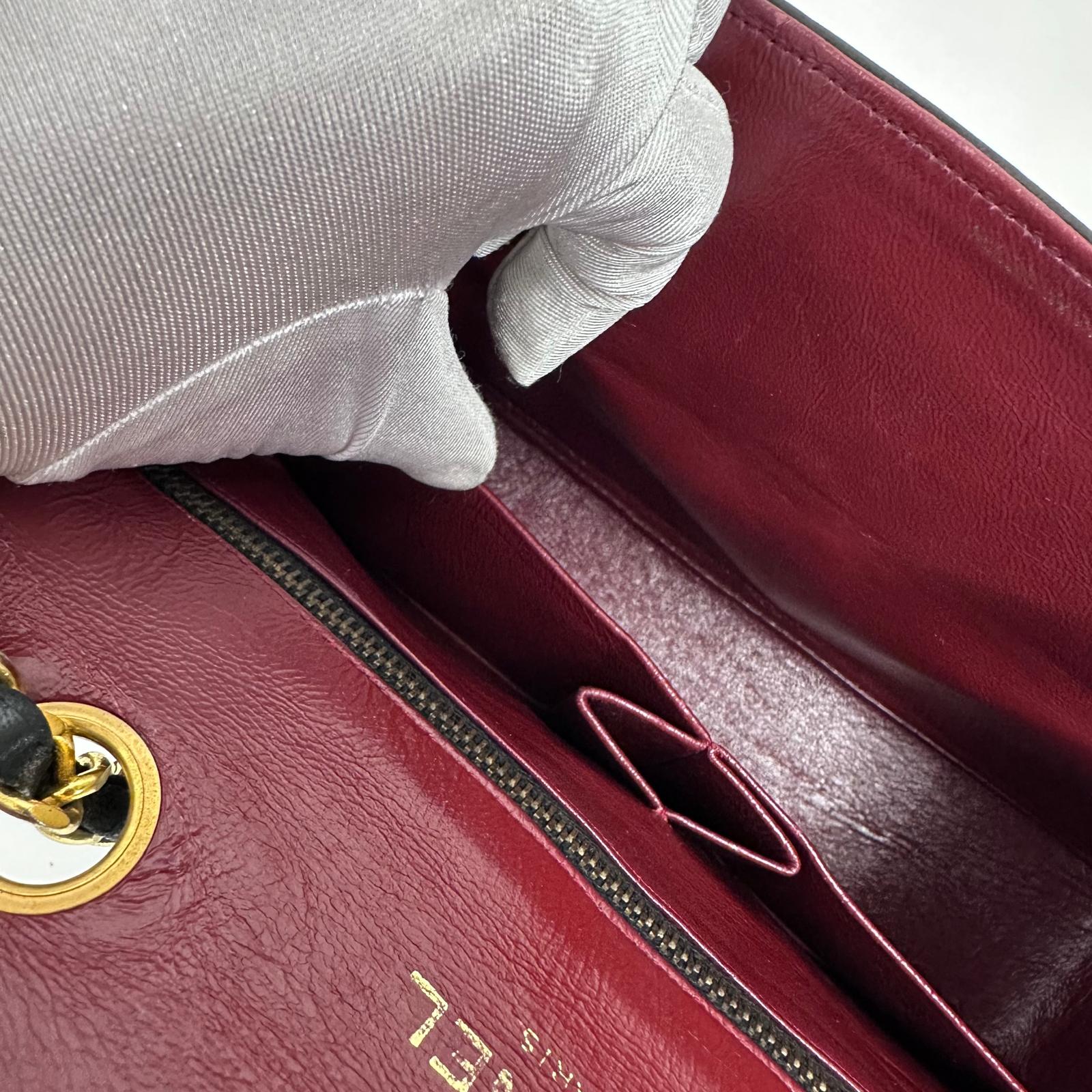 Chanel Borsa a spalla Chevron Vintage nera in pelle