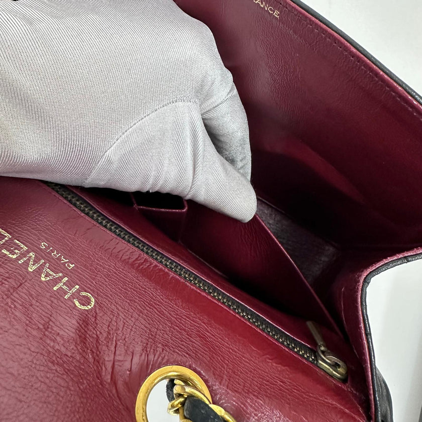 Chanel Borsa a spalla Chevron Vintage nera in pelle