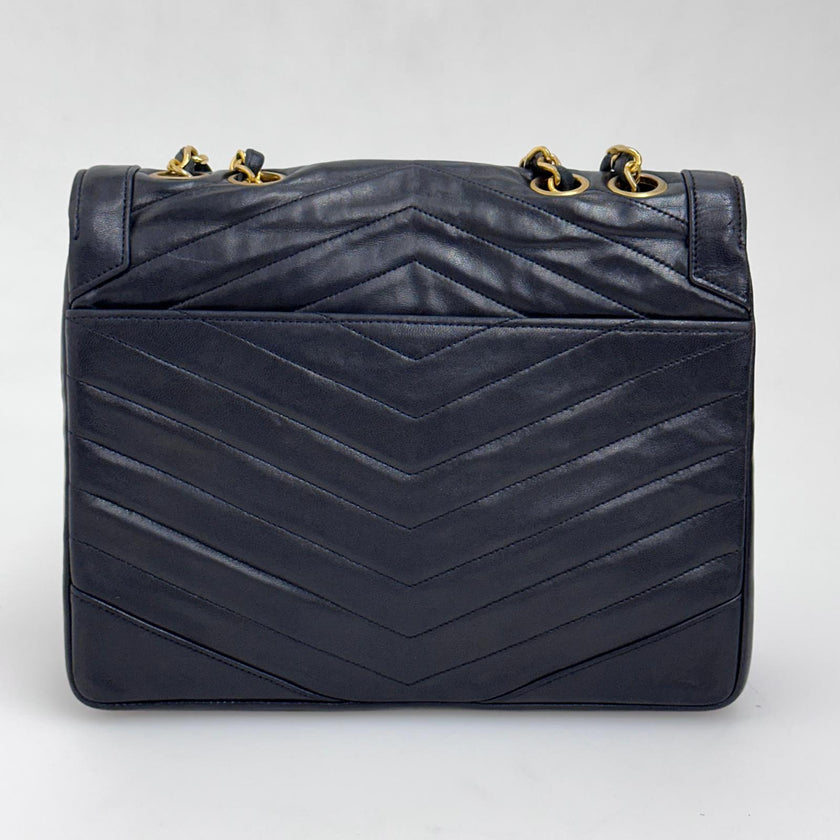 Chanel Borsa a spalla Chevron Vintage nera in pelle