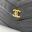 Chanel Borsa a spalla Chevron Vintage nera in pelle