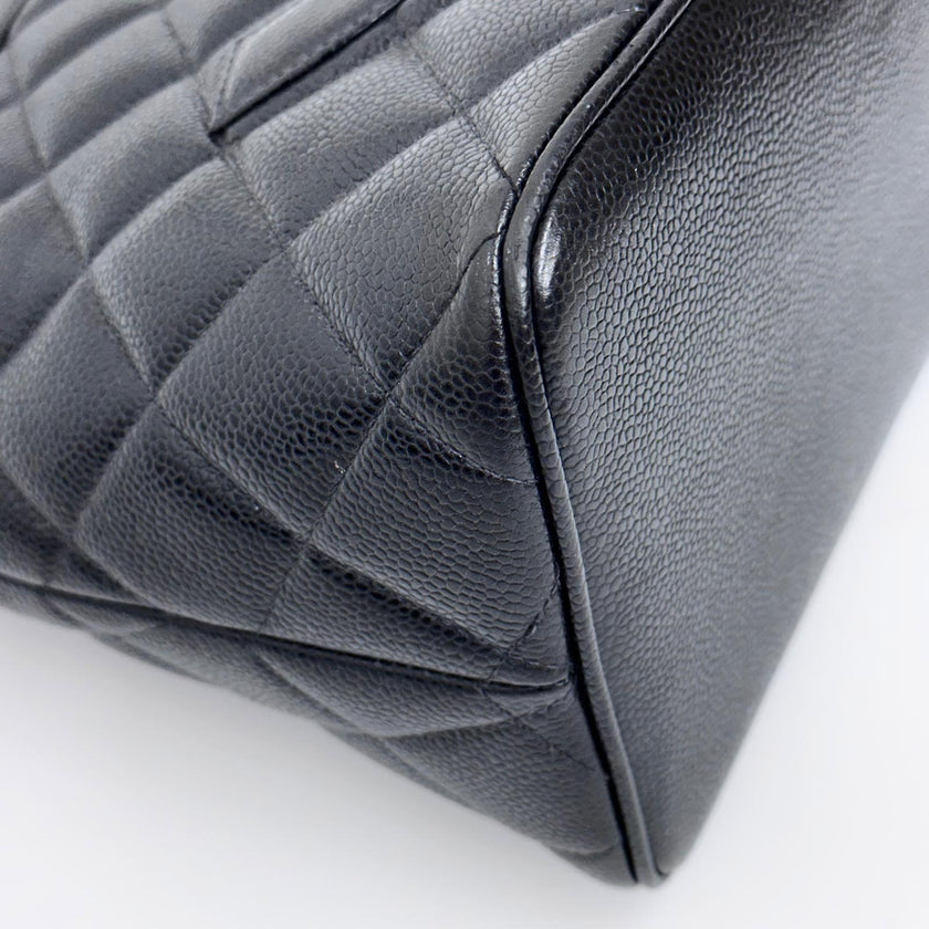 Chanel Borsa a spalla Medaillon Tote in pelle Caviar nera