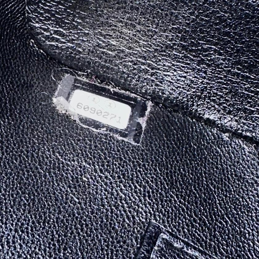 Chanel Borsa a spalla Medaillon Tote in pelle Caviar nera