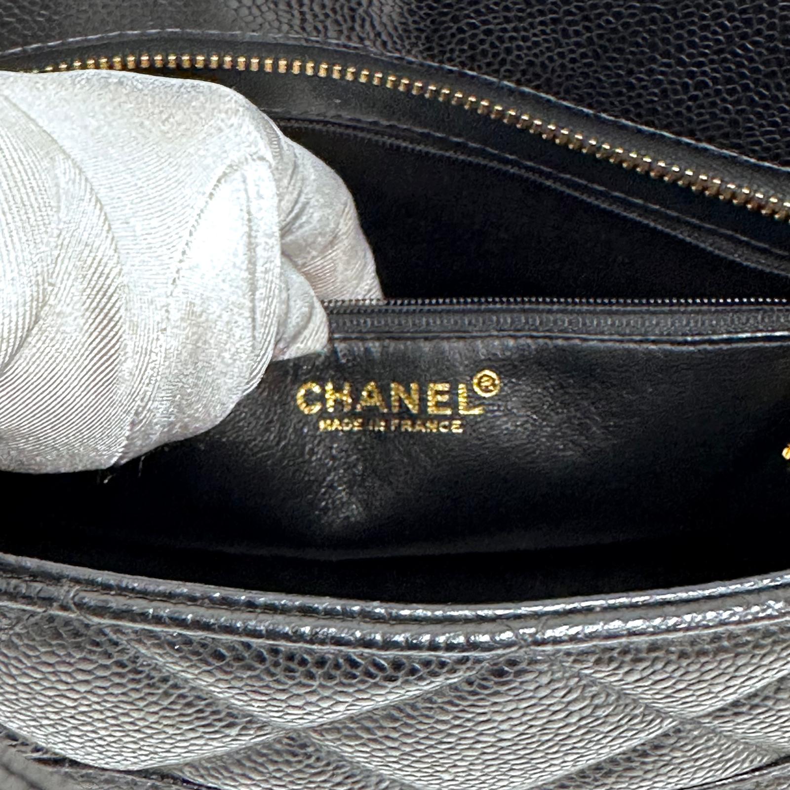 Chanel Borsa a spalla Medaillon Tote in pelle Caviar nera