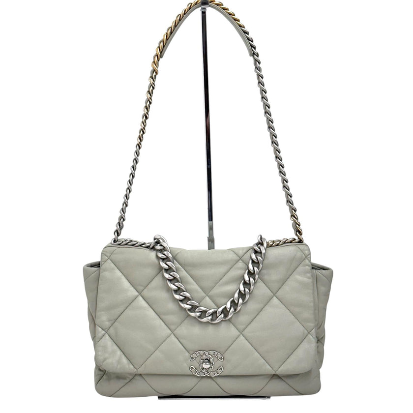 Chanel Borsa a spalla in pelle matelassé grigio salvia Chanel 19 Extra Large
