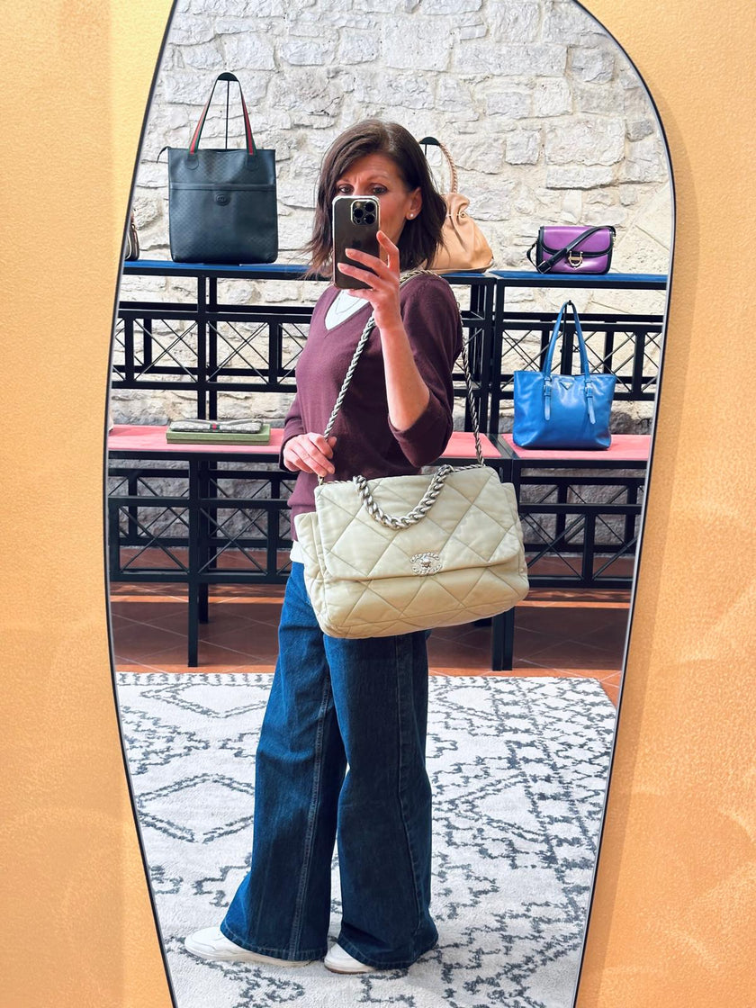 Chanel Borsa a spalla in pelle matelassé grigio salvia Chanel 19 Extra Large
