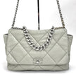 Chanel Borsa a spalla in pelle matelassé grigio salvia Chanel 19 Extra Large