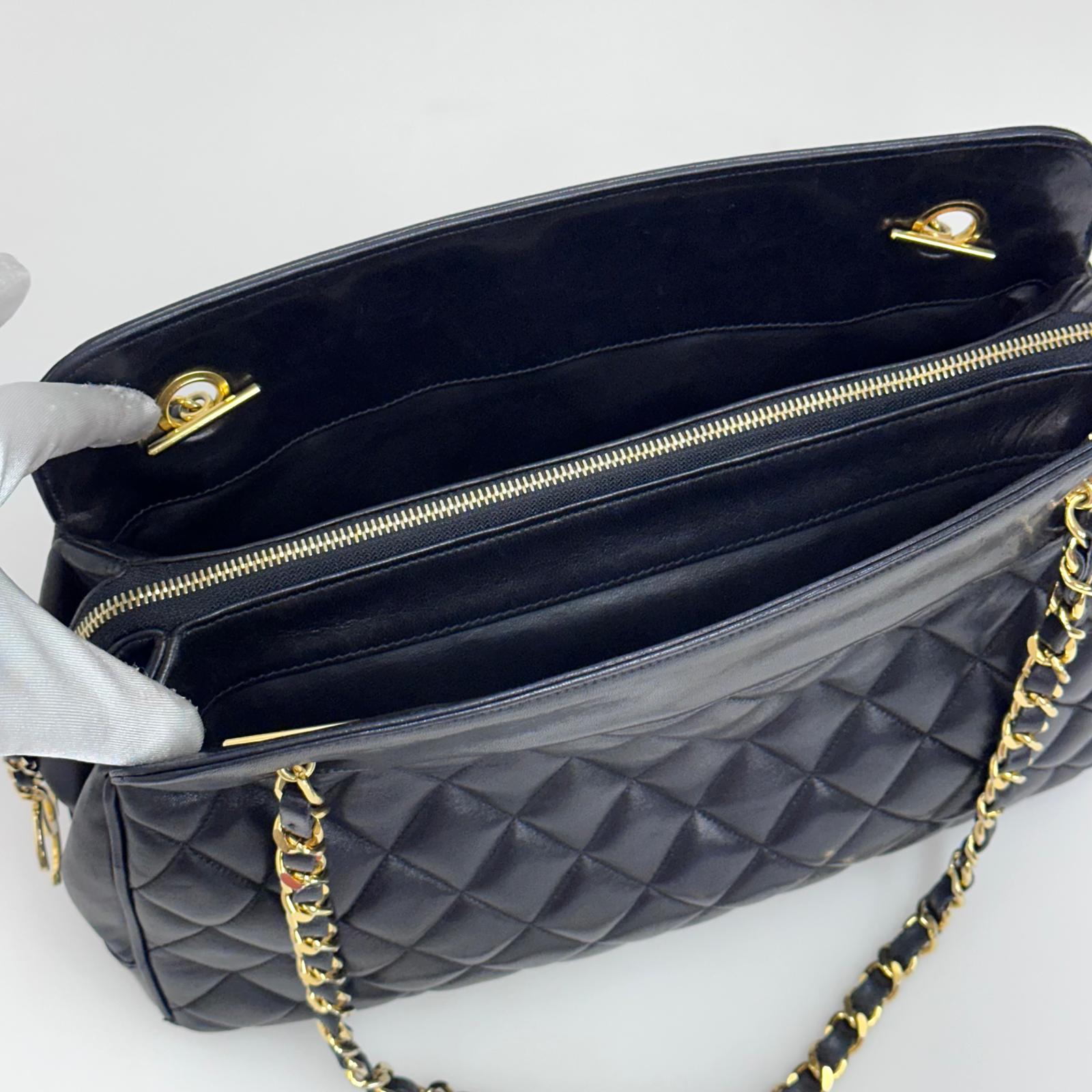 Chanel Borsa a spalla in pelle nera