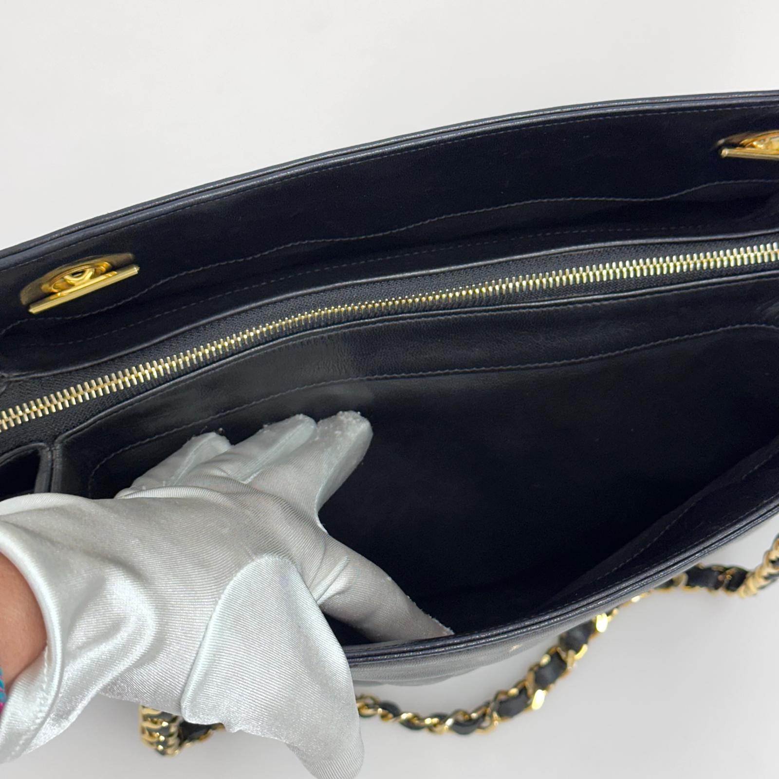 Chanel Borsa a spalla in pelle nera