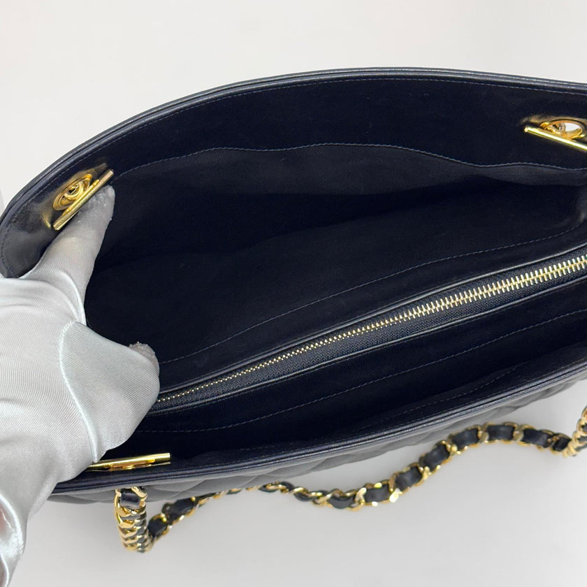 Chanel Borsa a spalla in pelle nera
