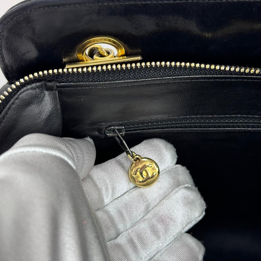 Chanel Borsa a spalla in pelle nera
