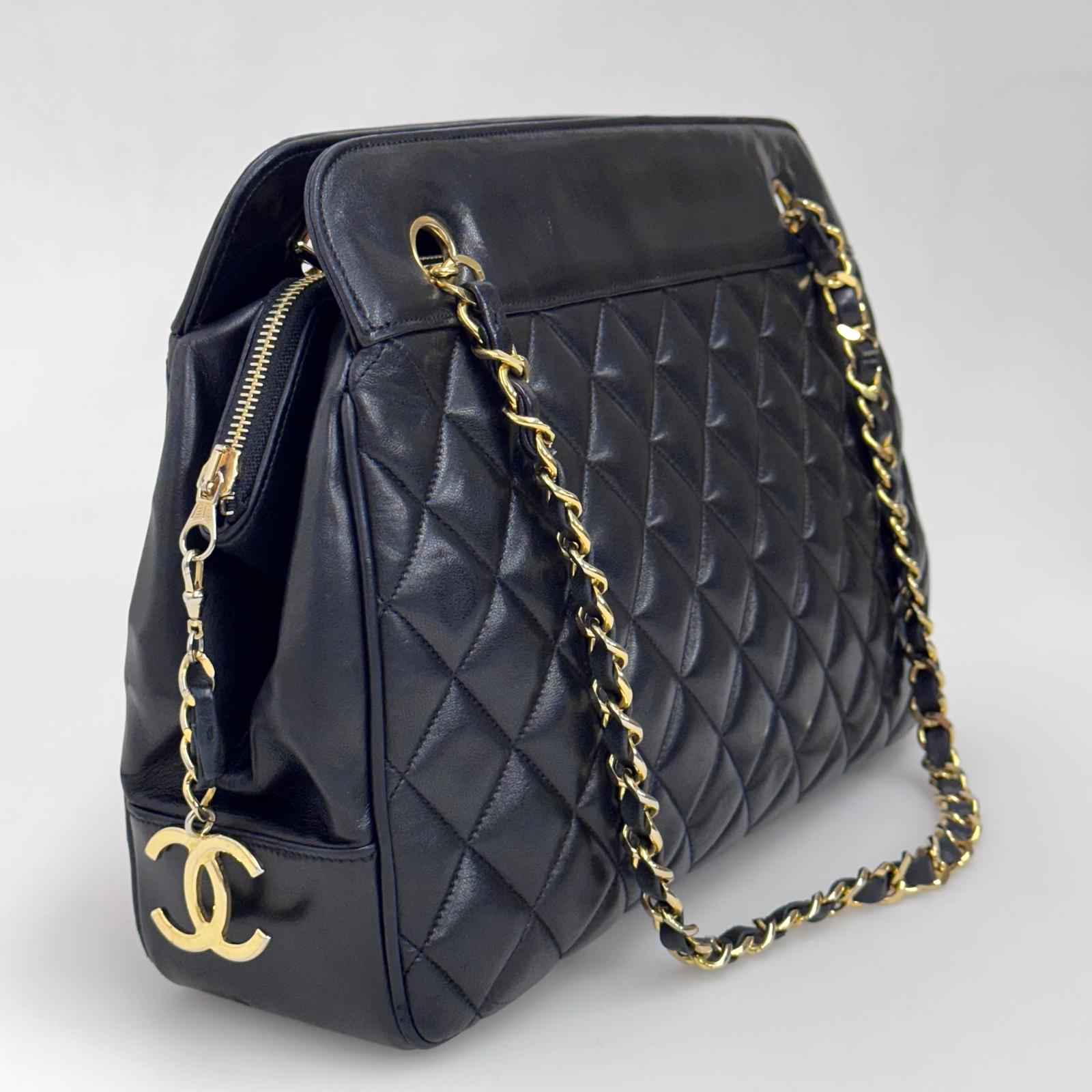 Chanel Borsa a spalla in pelle nera