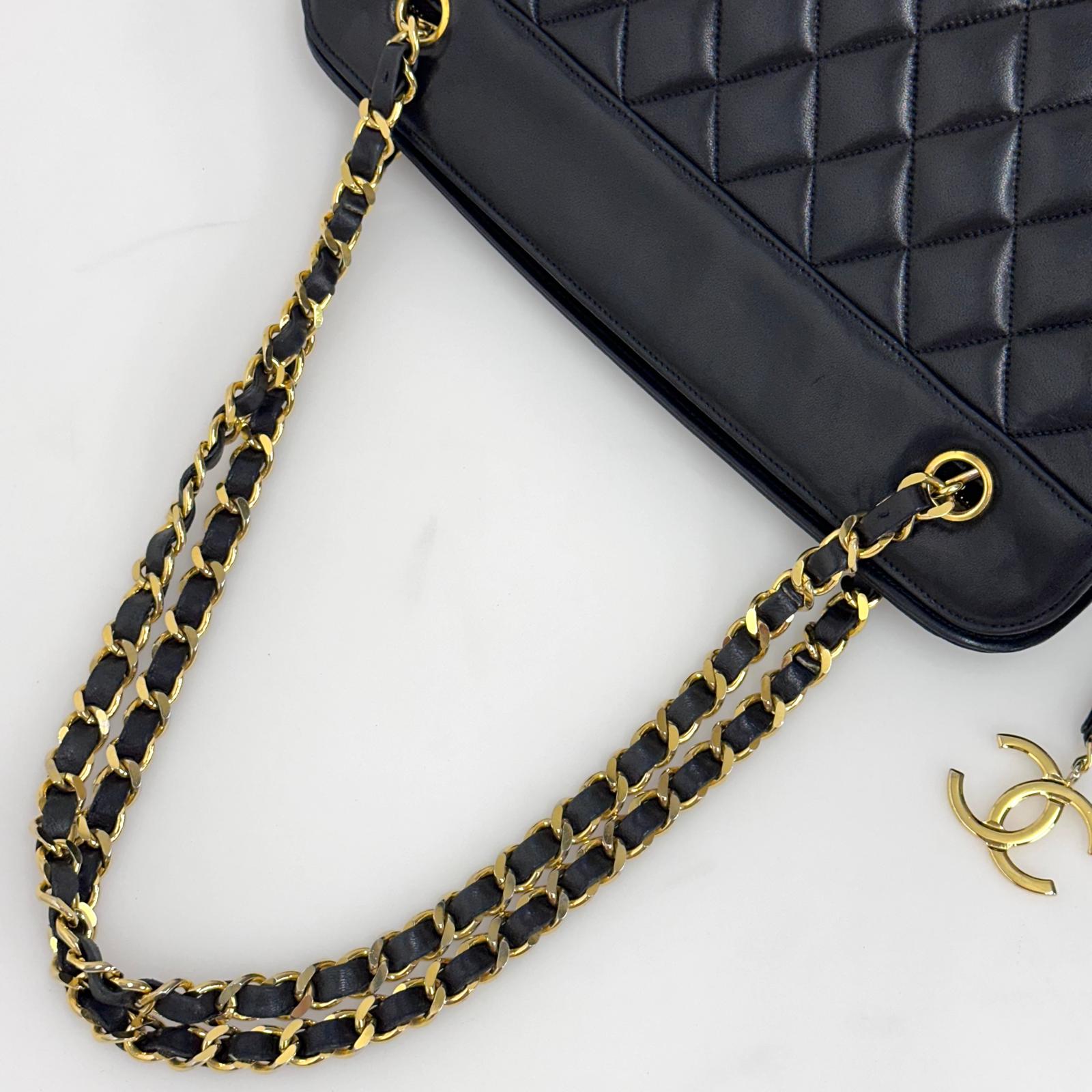 Chanel Borsa a spalla in pelle nera