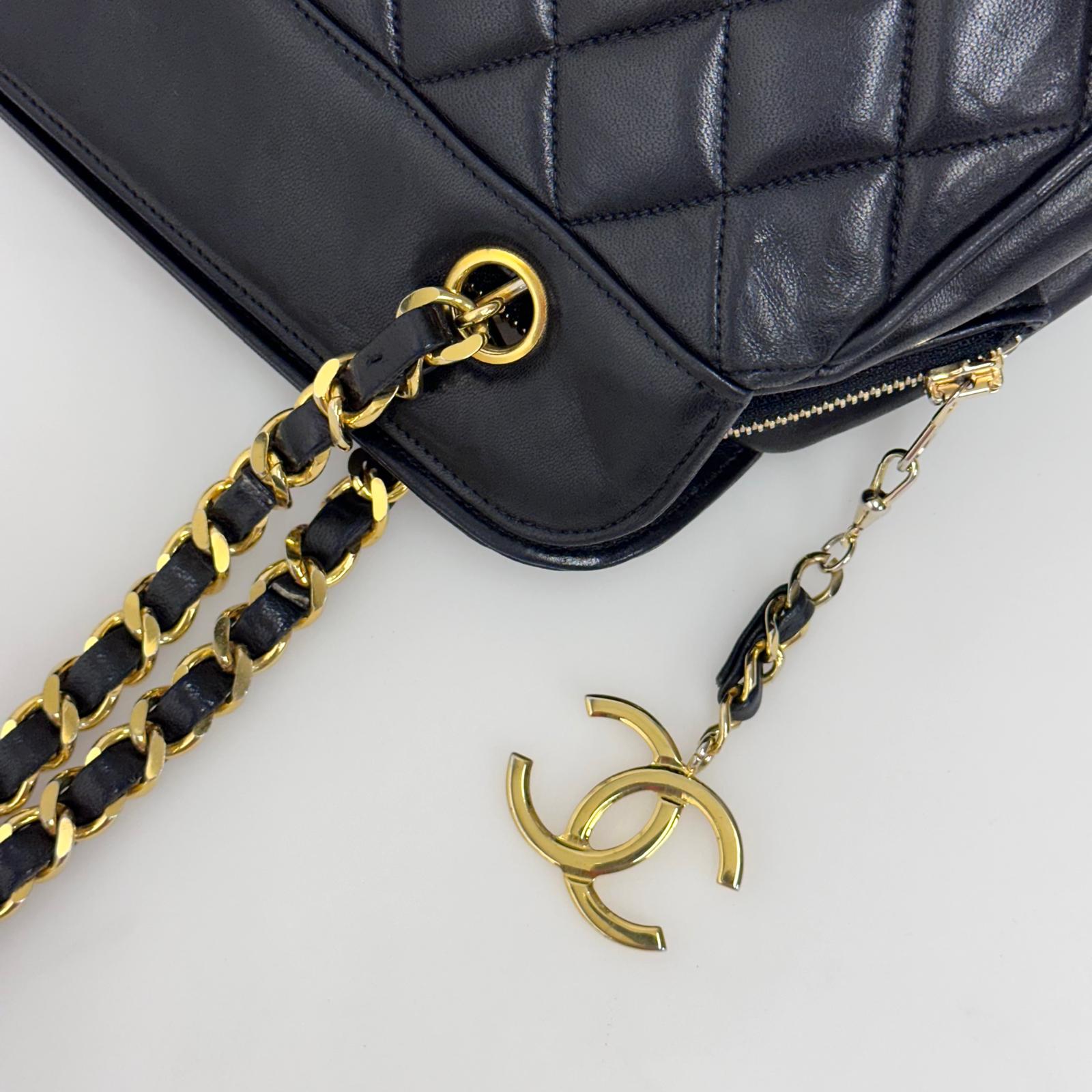 Chanel Borsa a spalla in pelle nera