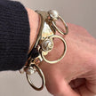 Chanel Bracciale rigido GP oro con perle e anelli mobili – Autunno 2022