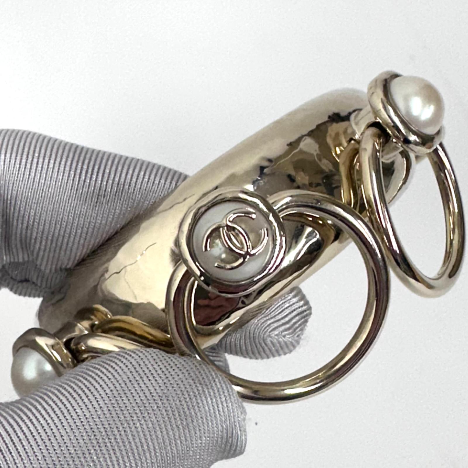Chanel Bracciale rigido GP oro con perle e anelli mobili – Autunno 2022