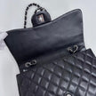 Chanel Classic Flap 30 in Pelle Lambskin Nera con Hardware Argento