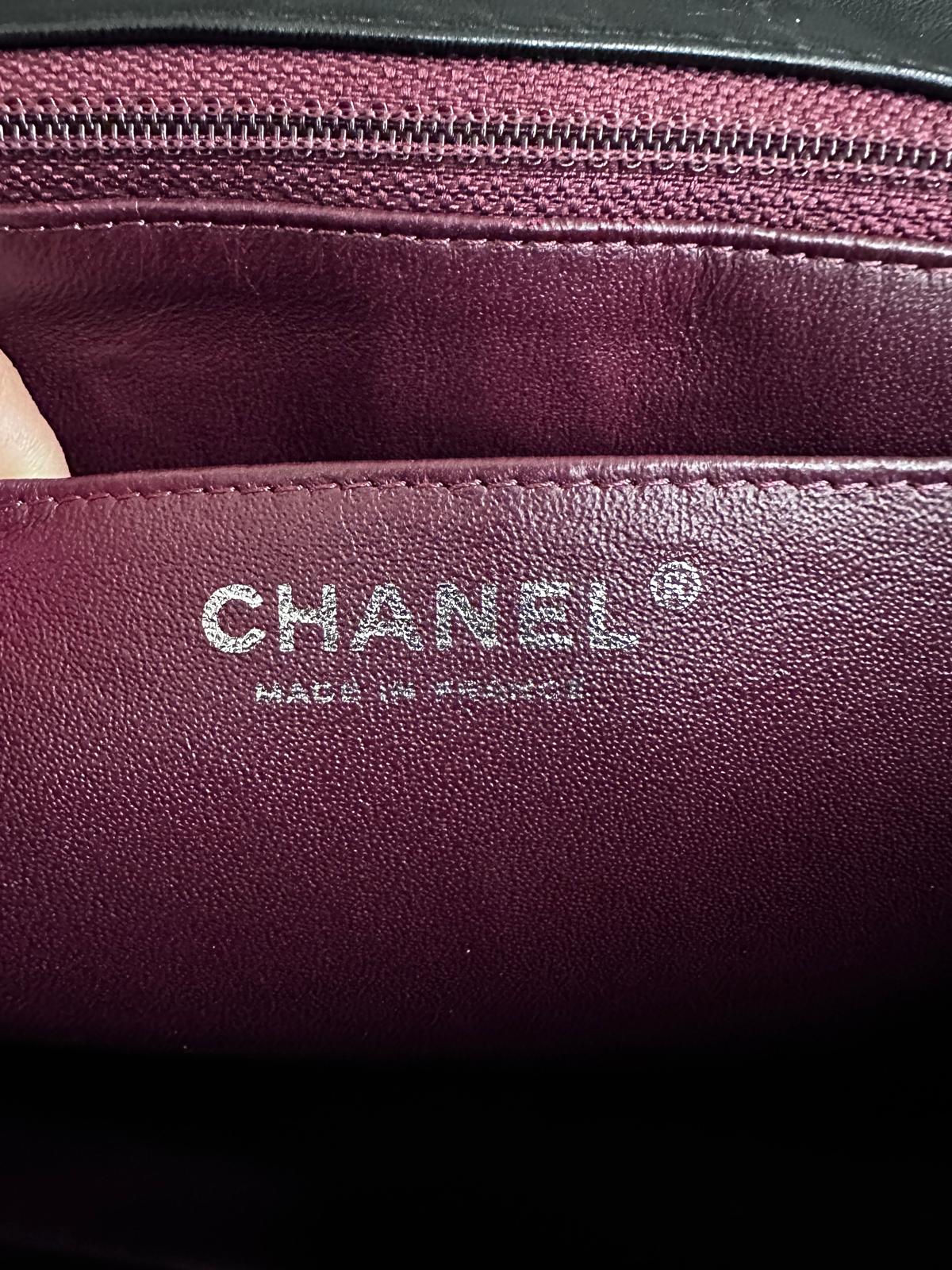 Chanel Classic Flap 30 in Pelle Lambskin Nera con Hardware Argento