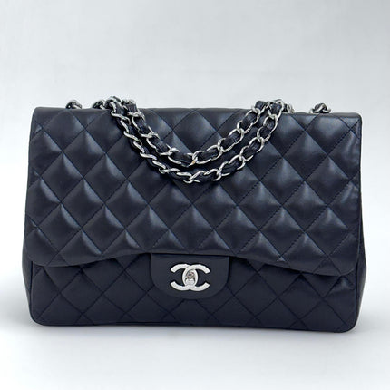 Chanel Classic Flap 30 in Pelle Lambskin Nera con Hardware Argento