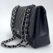 Chanel Classic Flap 30 in Pelle Lambskin Nera con Hardware Argento