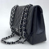 Chanel Classic Flap 30 in Pelle Lambskin Nera con Hardware Argento
