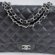 Chanel Classic Flap 30 in Pelle Lambskin Nera con Hardware Argento
