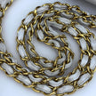 Chanel Classic Flap  Maxi in Pelle Bianca con Finiture Oro