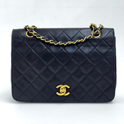 Chanel Classic Flap Vintage in Pelle Nera e finiture oro