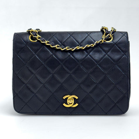 Chanel Classic Flap Vintage in Black Leather with Gold Finishing