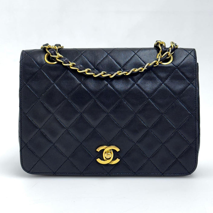 Chanel Classic Flap Vintage in Pelle Nera e finiture oro