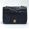 Chanel Classic Flap Vintage in Pelle Nera e finiture oro