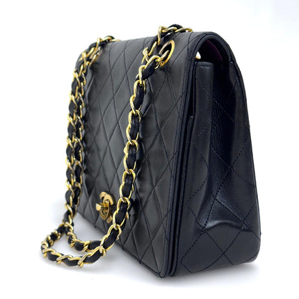 Chanel Classic Flap Vintage in Pelle Nera e finiture oro
