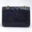 Chanel Classic Flap Vintage in Pelle Nera e finiture oro