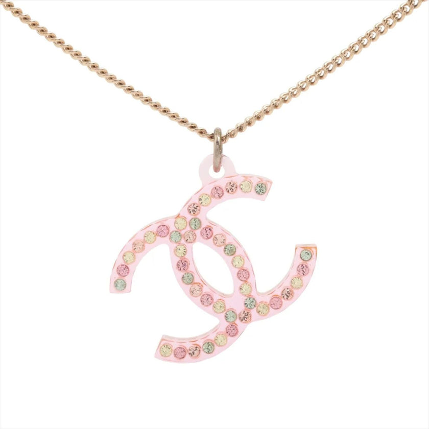 Chanel Collana lunga con logo CC rosa e cristalli multicolor – Primavera 2004