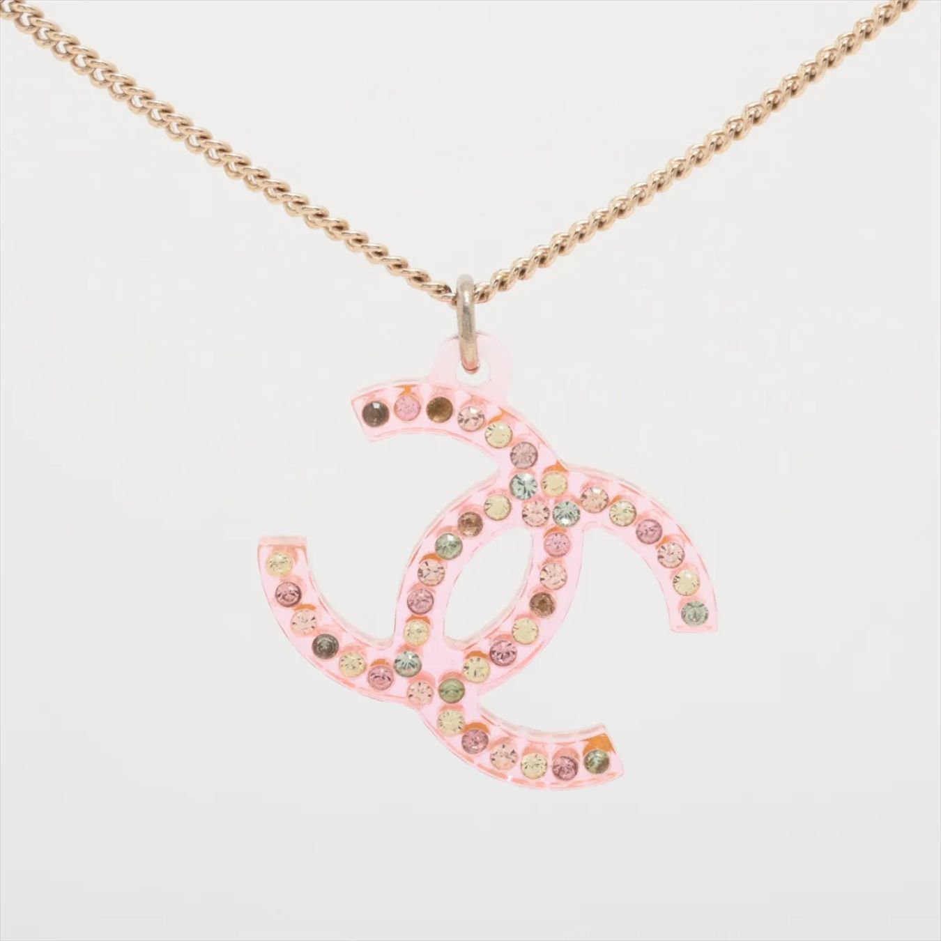 Chanel Collana lunga con logo CC rosa e cristalli multicolor – Primavera 2004