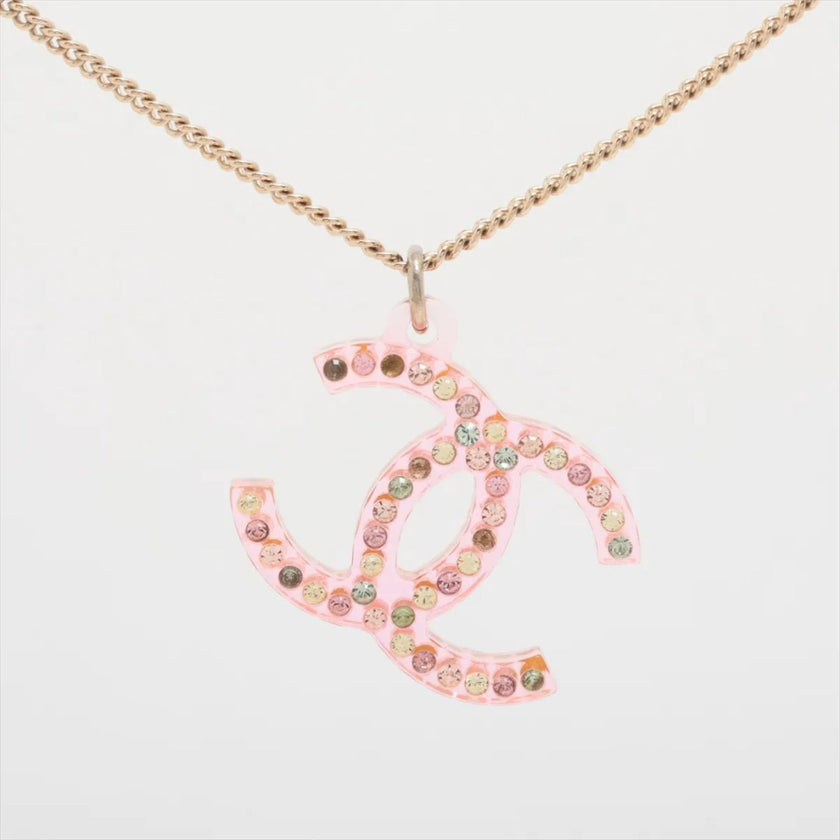 Chanel Collana lunga con logo CC rosa e cristalli multicolor – Primavera 2004