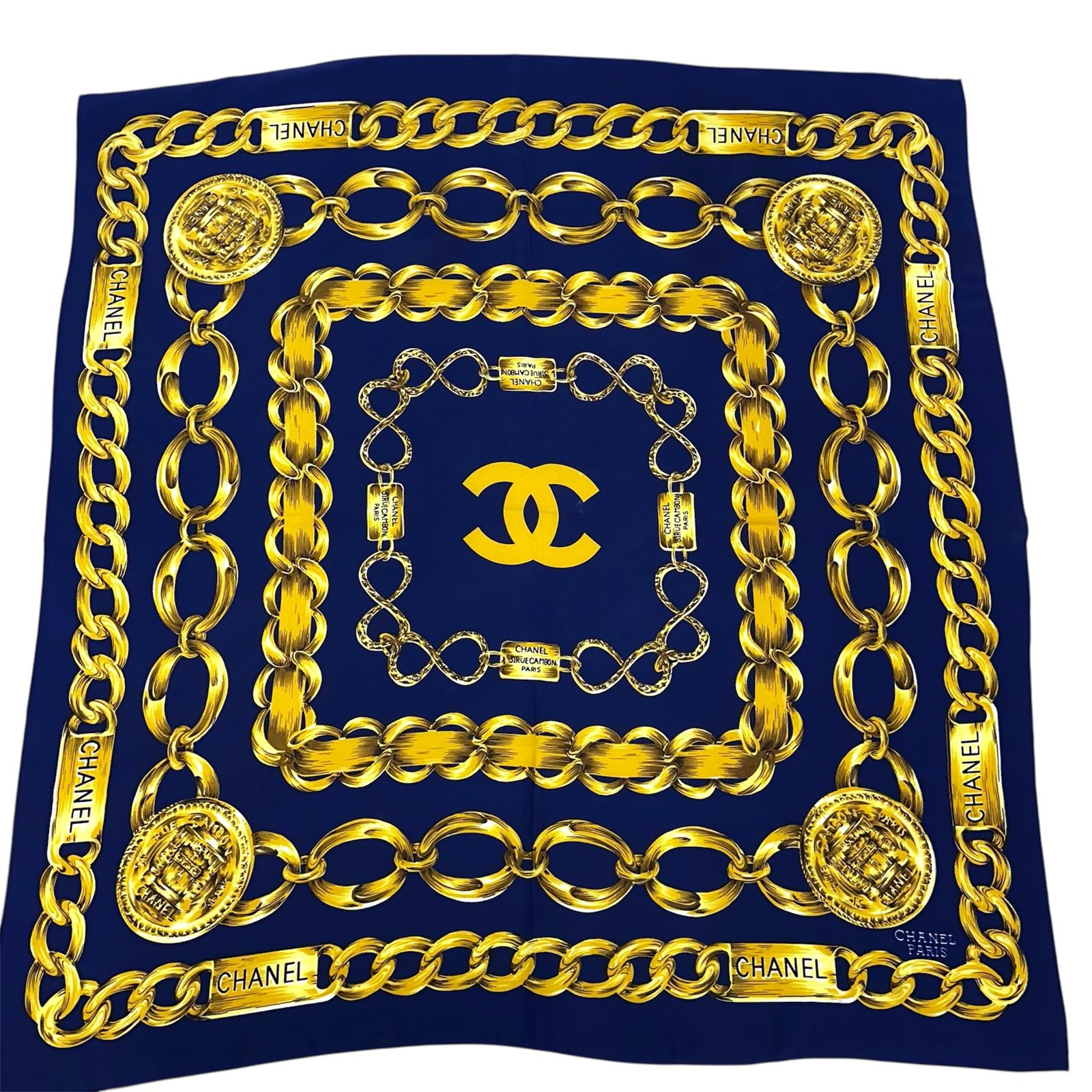 Chanel Foulard in Seta Blu Navy con Motivo Catena Dorata 87x83